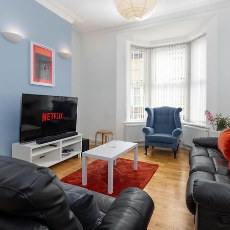 Air Host & Stay - Rockfield House - Sleeps 8 Ливърпул Екстериор снимка