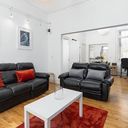 Air Host & Stay - Rockfield House - Sleeps 8 Ливърпул Екстериор снимка