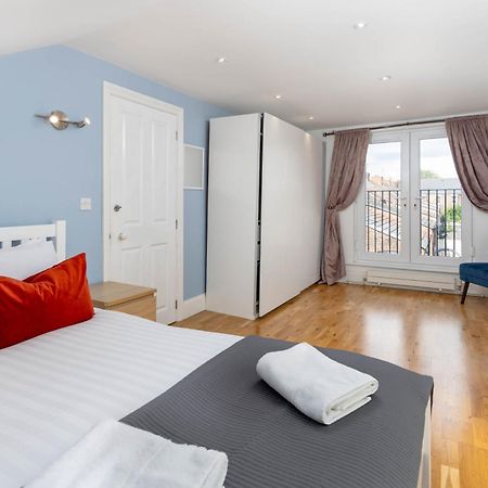 Air Host & Stay - Rockfield House - Sleeps 8 Ливърпул Екстериор снимка