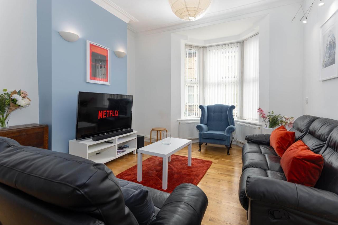 Air Host & Stay - Rockfield House - Sleeps 8 Ливърпул Екстериор снимка