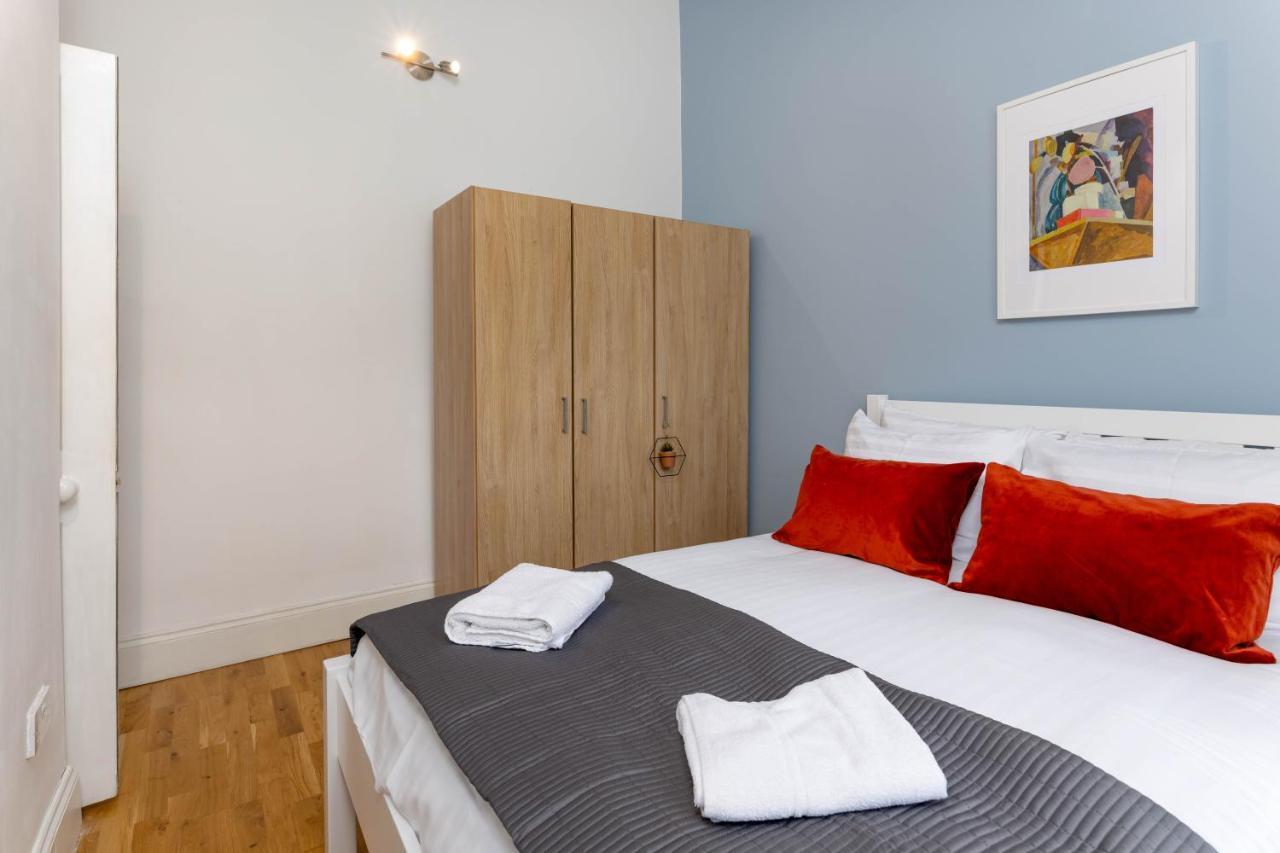 Air Host & Stay - Rockfield House - Sleeps 8 Ливърпул Екстериор снимка