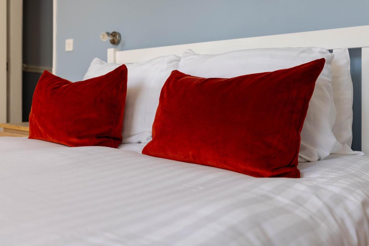 Air Host & Stay - Rockfield House - Sleeps 8 Ливърпул Екстериор снимка