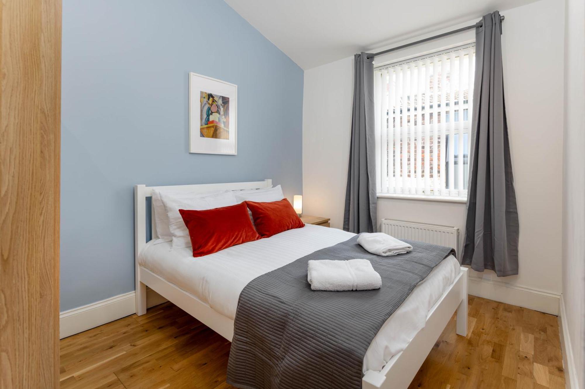 Air Host & Stay - Rockfield House - Sleeps 8 Ливърпул Екстериор снимка